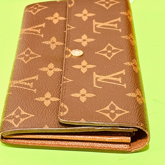 Louis Vuitton Brown Monogram Sarah long bifold wallet this is Labeled feature - Picture 8 of 15